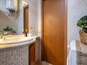 Bathroom - Beautiful  villa for 4 people with WIFI, A/C, pool, TV and terrace (Viddalba)