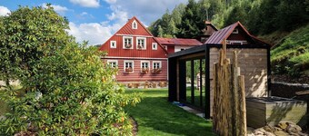 Beautiful private villa for 18 guests with WIFI, TV, patio, pets allowed and parking