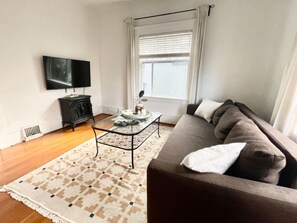 Televisión y chimenea 