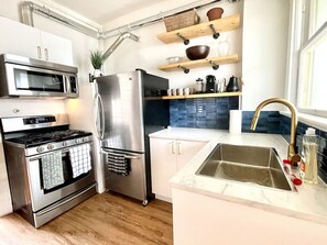 Fridge, oven, stovetop, coffee/tea maker