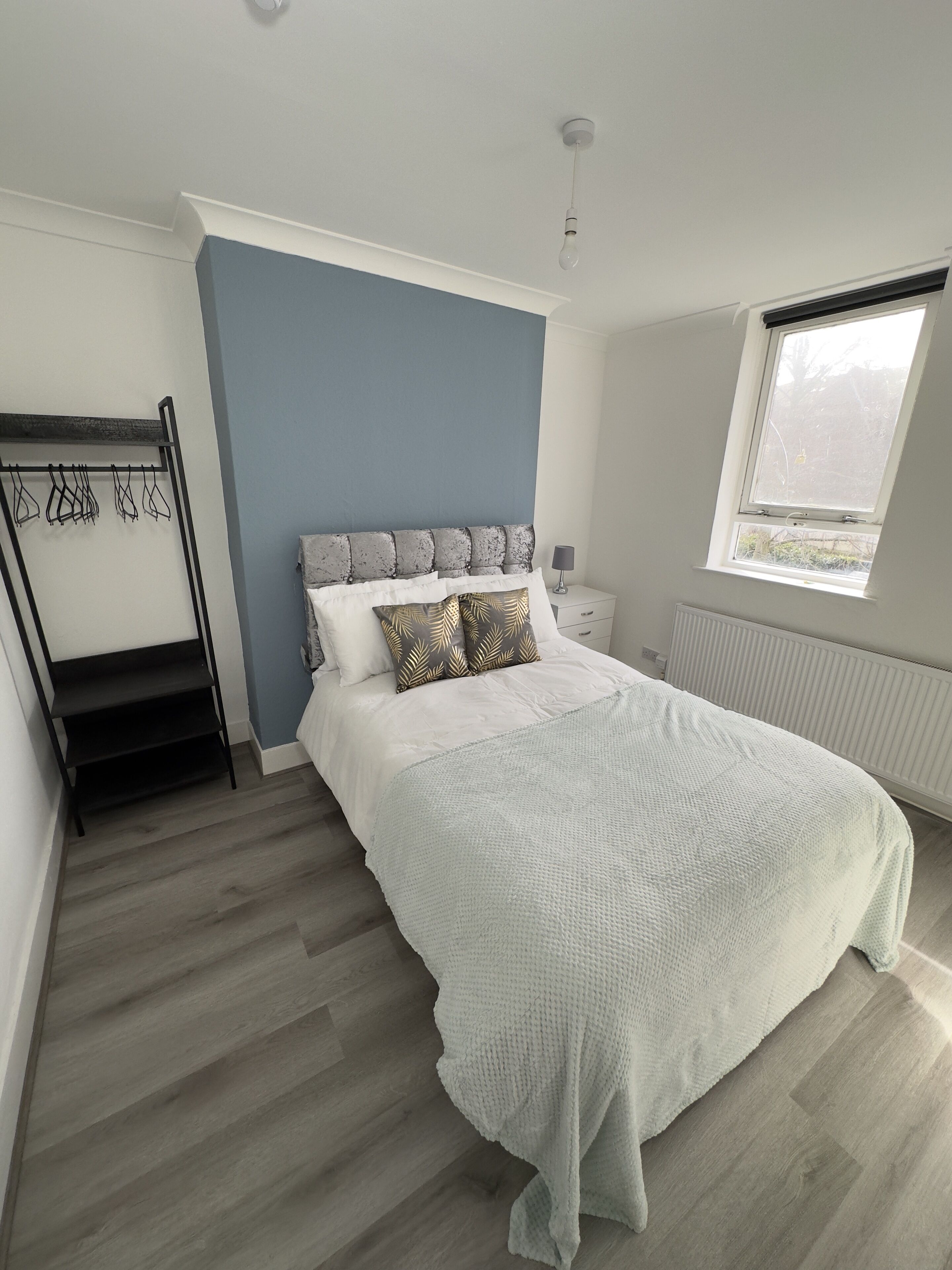 5 bedrooms, iron/ironing board, free WiFi, bed sheets