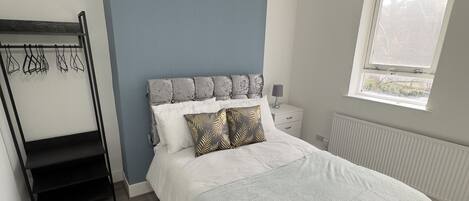 5 Schlafzimmer, Bügeleisen/Bügelbrett, kostenloses WLAN, Bettwäsche