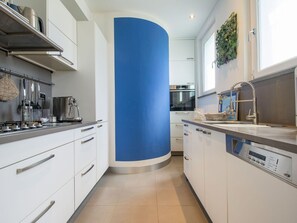 Microwave, oven, dishwasher, toaster - Beautiful private villa for 6 people with WIFI, hot tub, A/C, TV, terrace and pets allowed (Tirrenia)