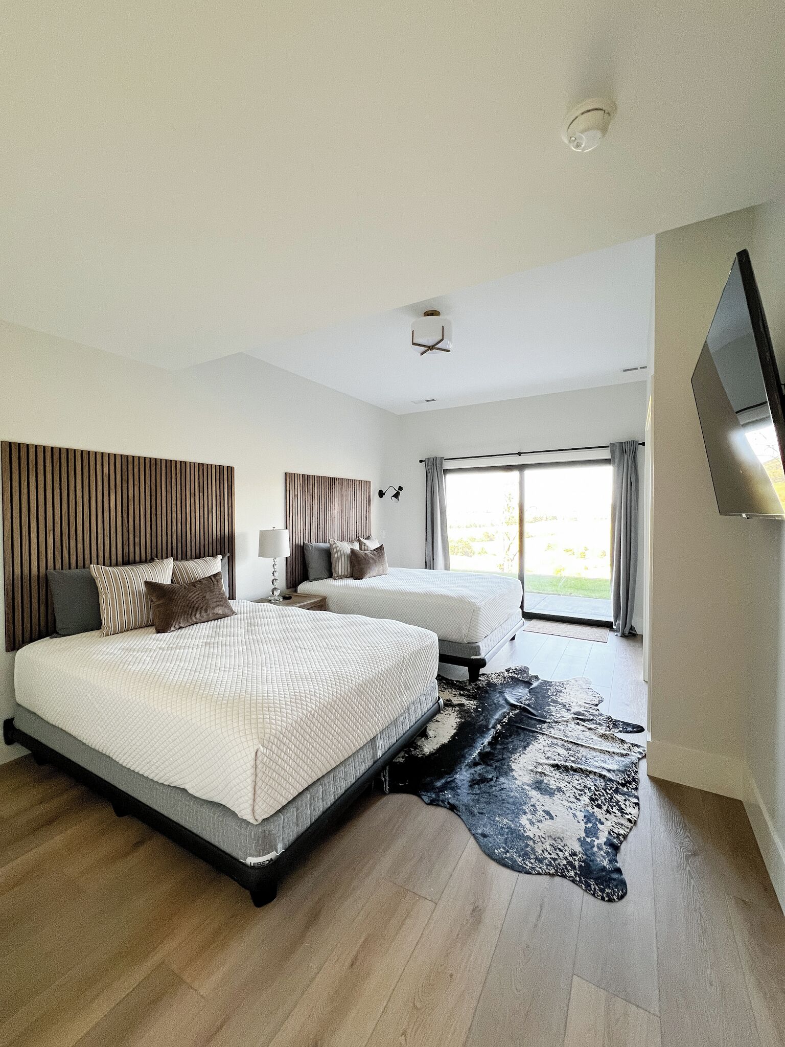 8 bedrooms, desk, iron/ironing board, WiFi (free)