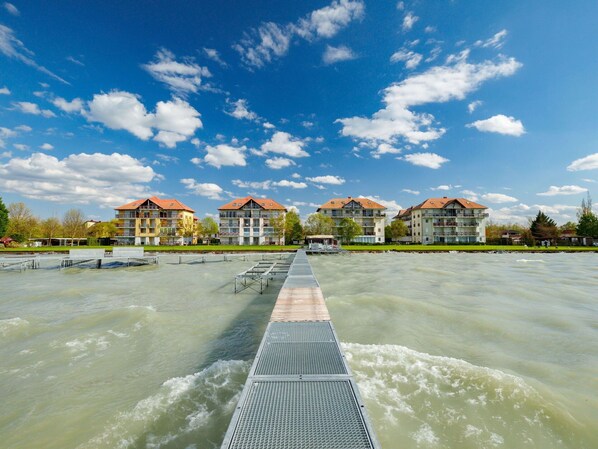 Sky, Water, Building, Property, Daytime, Swimming Pool, Window, Blue, Azure, Architecture