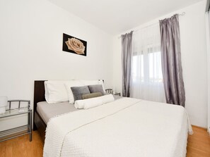 3 bedrooms, travel cot, free WiFi - Beautiful private villa for 8 people with private pool, A/C, WIFI, TV and terrace (Zadar)
