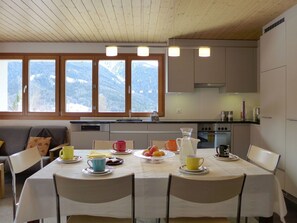 Dining - Lovely apartment for 6 guests with WIFI, TV, patio and panoramic view (Bürchen)