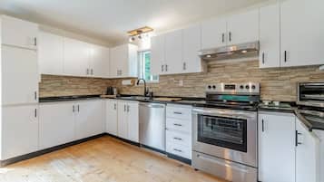 Frigorífic, microones, forn i placa de cuina