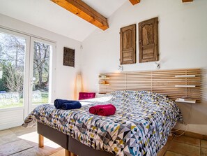4 bedrooms, travel crib, free WiFi