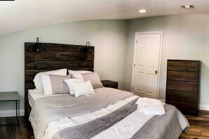 2 slaapkamers, een strijkplank/strijkijzer, gratis wifi, beddengoed