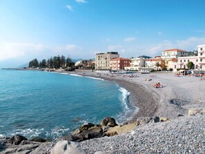 Beach - Wonderful  villa for 4 people with A/C, WIFI, terrace and panoramic view (Bordighera)