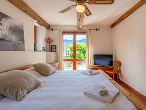 7 bedrooms, travel cot, free WiFi
