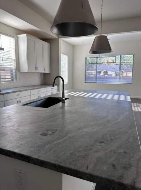 Interior - Mountain View, Gated Community; Min 30 nights (Phoenix)