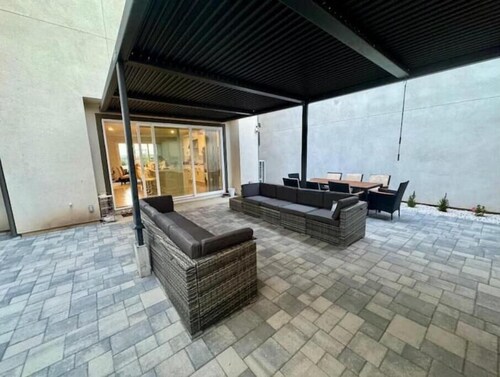 WHOLE house 4 beds N 3 baths N 5 beds, 30 nights