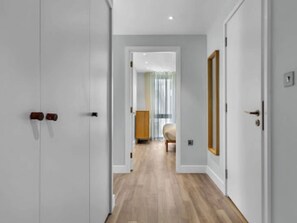 Interior - Lovely apartment for 4 guests with WIFI, TV and terrace (London)