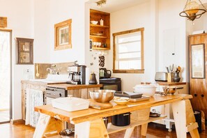 Fridge, microwave, oven, stovetop - Rising Sun Retreat, 15 Acres on a Bluff - Sleeps 14+ (Sewanee)