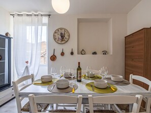 Dining - Beautiful apartment for 6 guests with WIFI, TV, balcony and pets allowed (Dolcedo)