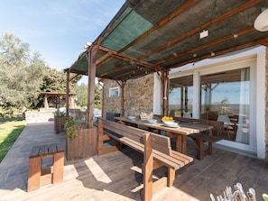 Outdoor dining - Stunning private villa for 14 people with private pool, WIFI, A/C, TV, terrace and pets allowed (Scarlino)