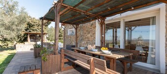 Stunning private villa for 14 people with A/C, WIFI, private pool, TV, terrace and pets allowed