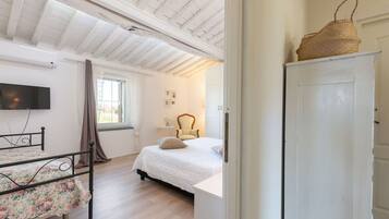 6 bedrooms, travel crib, free WiFi