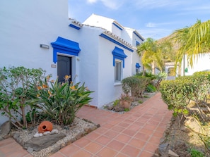 Property grounds - Cosy apartment for 4 people with A/C, pool, WIFI, TV, terrace and pets allowed (Torrox)