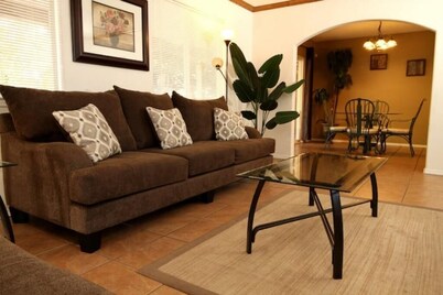The Tauton House/HUGE MASTER BEDROOM