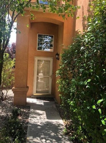 The Tauton House/HUGE MASTER BEDROOM
