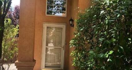 The Tauton House/HUGE MASTER BEDROOM