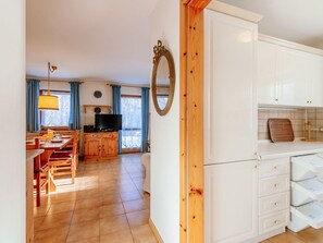 Interior - Nice apartment for 4 guests with WIFI and TV (Canazei)
