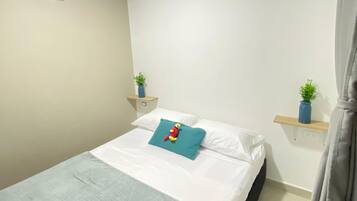 Comfort-sviitti, näköala pihalle | Untuvapeitot, pimennysverhot, ilmainen Wi-Fi, vuodevaatteet