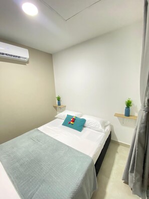Suite Confort, vista al patio | Edredón, cortinas blackout, wifi gratis y ropa de cama 