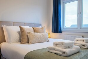 5 bedrooms, iron/ironing board, Internet, bed sheets - Ariel Wharf by Tŷ SA (Newport)