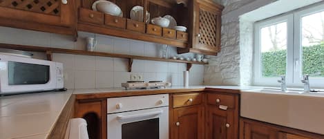Frigorífico, horno, placa de cocina y cafetera o tetera