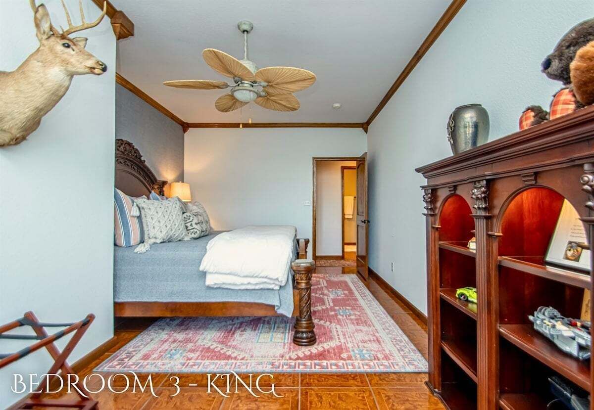 4 bedrooms, WiFi, bed sheets