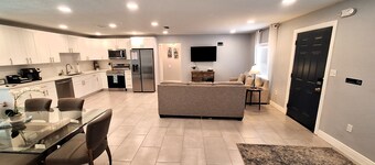 ☆☀︎❀Florida Getaway! New Pool Heater, Fenced Yard, Close to River and Beaches!