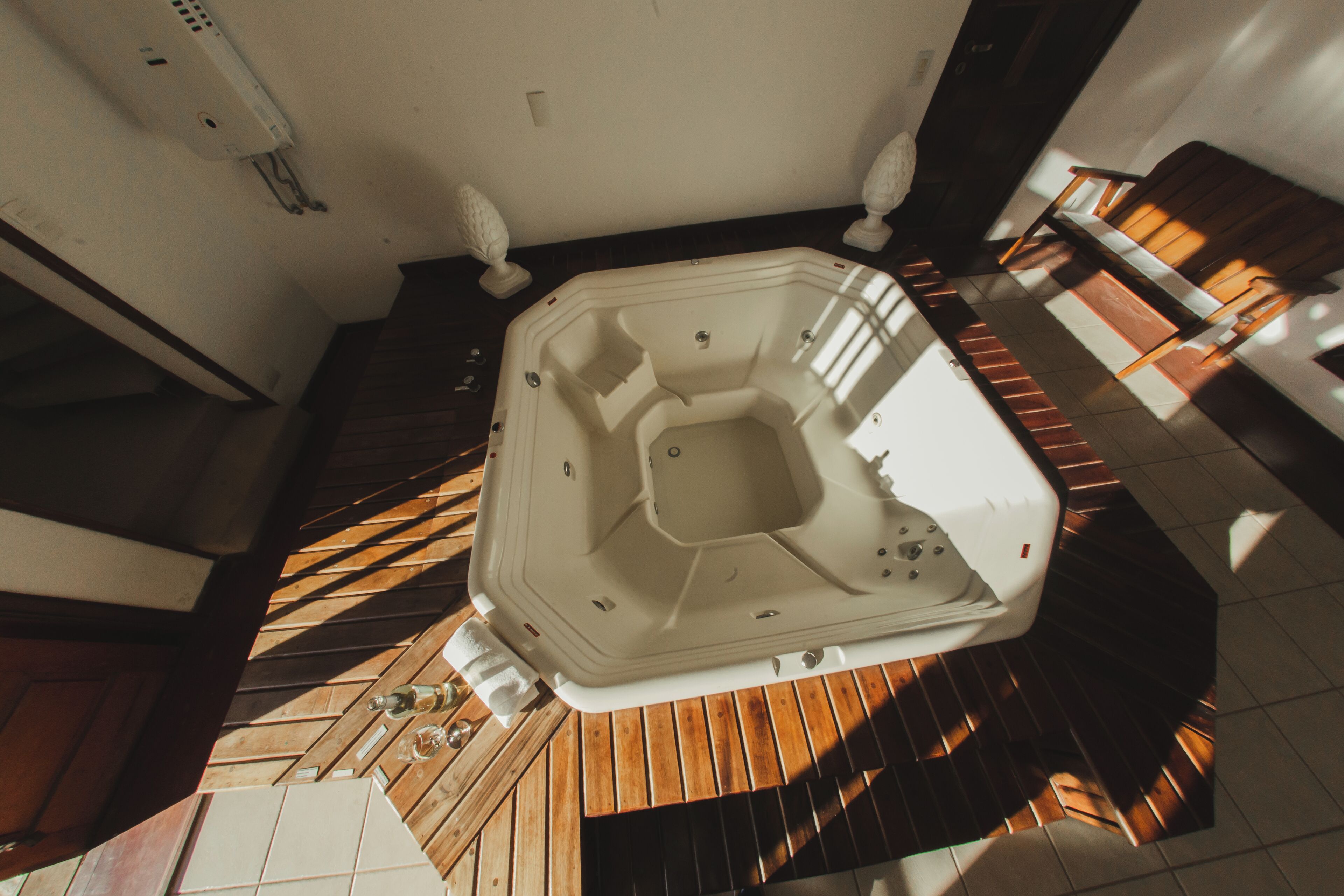 Sauna seca, banheira de hidromassagem