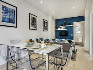 Dining - Wonderful private villa for 6 people with private pool, hot tub, WIFI, A/C and TV (Albufeira)