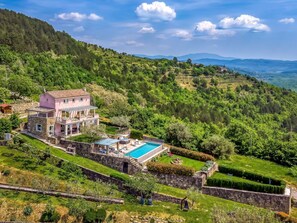 Exterior - Wonderful private villa with hot tub, WIFI, A/C, private pool, TV, terrace and panoramic view (Buzet)