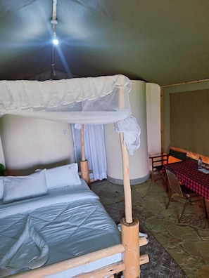 Chambre Simple Exécutive, balcon | Matelas mémoire de forme, bureau