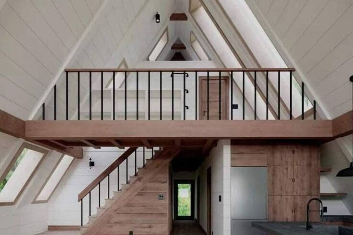 Family Suite | Memory foam beds, desk, laptop workspace, rollaway beds