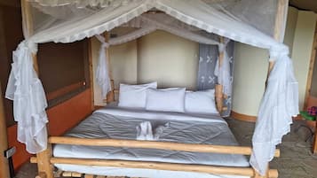 Memory-foam beds, desk, laptop workspace, rollaway beds