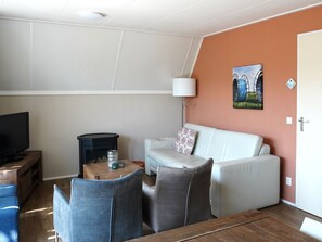 A living room with a sofa, two armchairs, a coffee table, a TV, and a lamp. - Wonderful private villa for 6 guests with WIFI, pool, TV, terrace and pets allowed (Vlagtwedde)