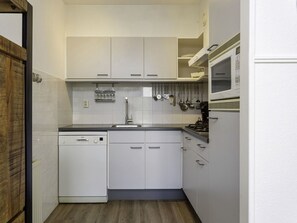 Microwave, oven, dishwasher, high chair - Wonderful  villa for 6 people with WIFI, pool, TV, terrace and pets allowed (Vlagtwedde)