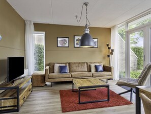 TV, DVD player - Wonderful  villa for 6 people with WIFI, pool, TV, terrace and pets allowed (Vlagtwedde)