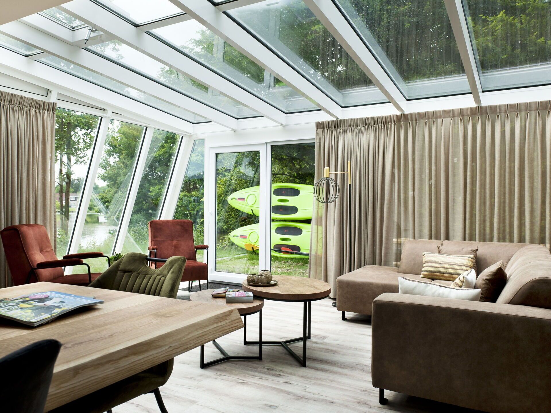 Table, Meubles, Plante, Bois, Confort, Design Intérieur, Ombre, Bâtiment, Sol, Fenêtre