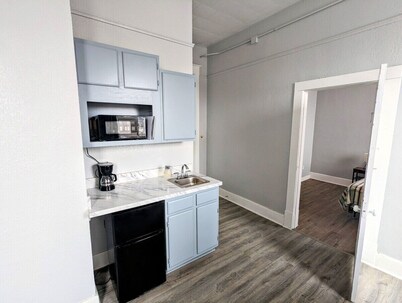 Quaint 1BR with Kitchenette