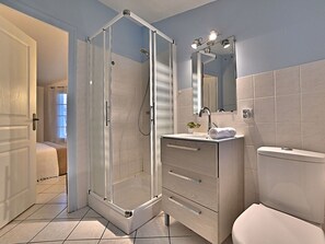 Hair dryer, towels