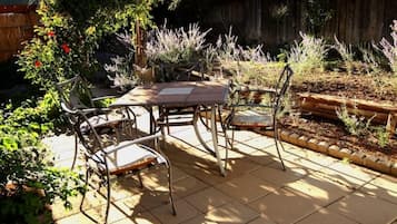 Tempat makan outdoor
