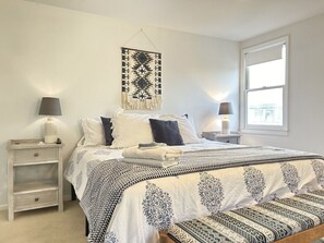 2 slaapkamers, een bureau, een strijkplank/strijkijzer, gratis wifi