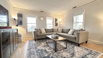 Una Smart TV, libros